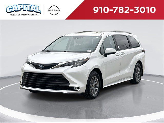 2024 Toyota Sienna XLE