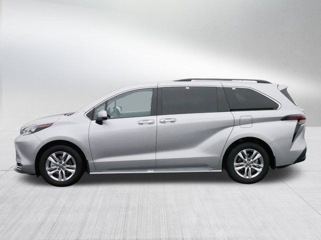 2024 Toyota Sienna XLE