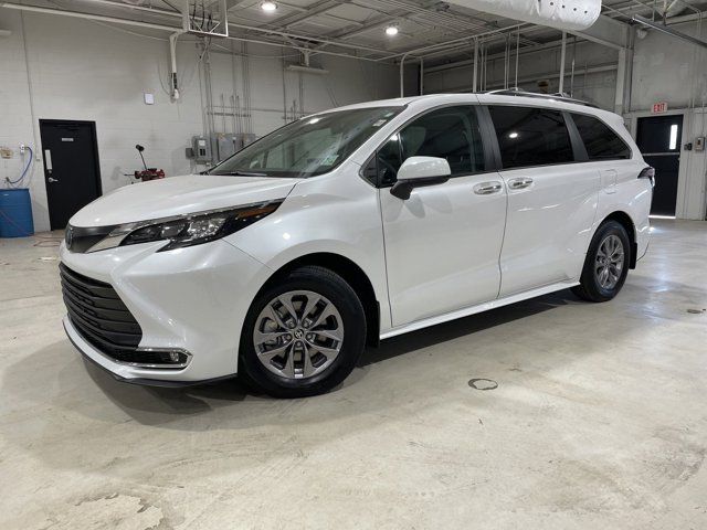 2024 Toyota Sienna XLE