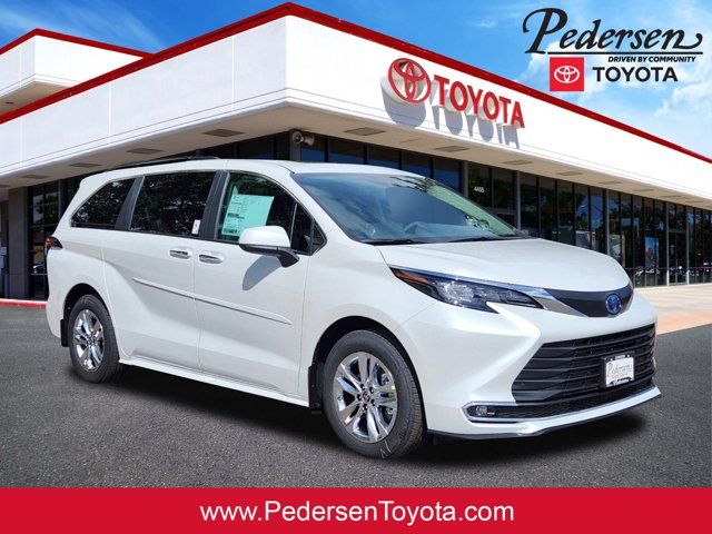 2024 Toyota Sienna XLE