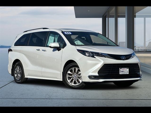 2024 Toyota Sienna XLE