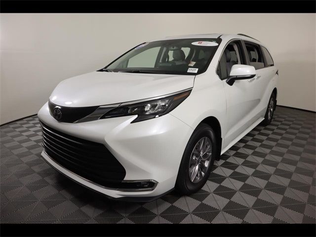 2024 Toyota Sienna XLE