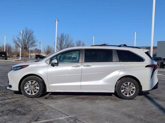 2024 Toyota Sienna XLE