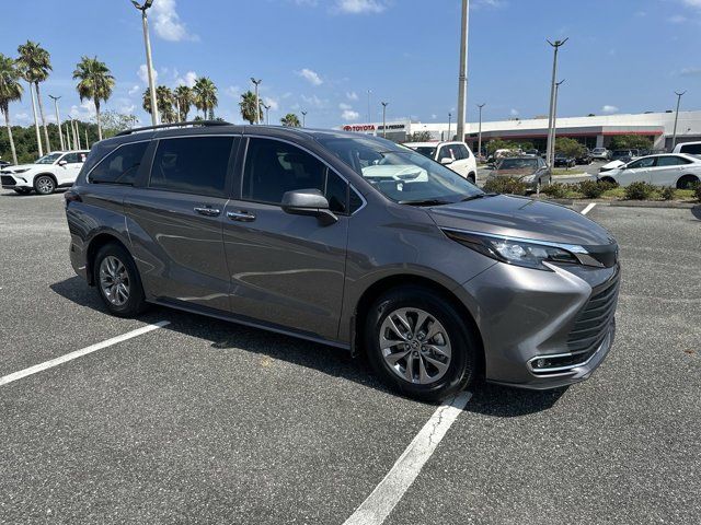 2024 Toyota Sienna XLE