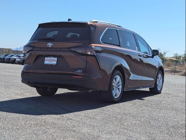 2024 Toyota Sienna XLE