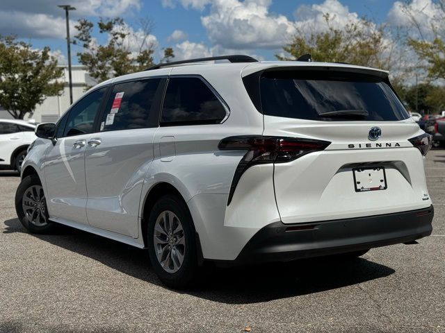 2024 Toyota Sienna XLE