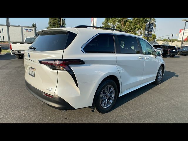 2024 Toyota Sienna XLE