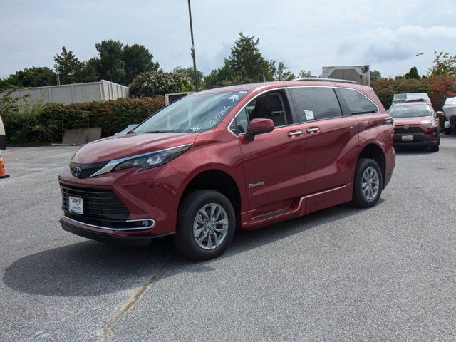 2024 Toyota Sienna XLE