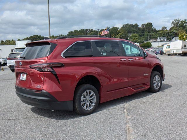 2024 Toyota Sienna XLE