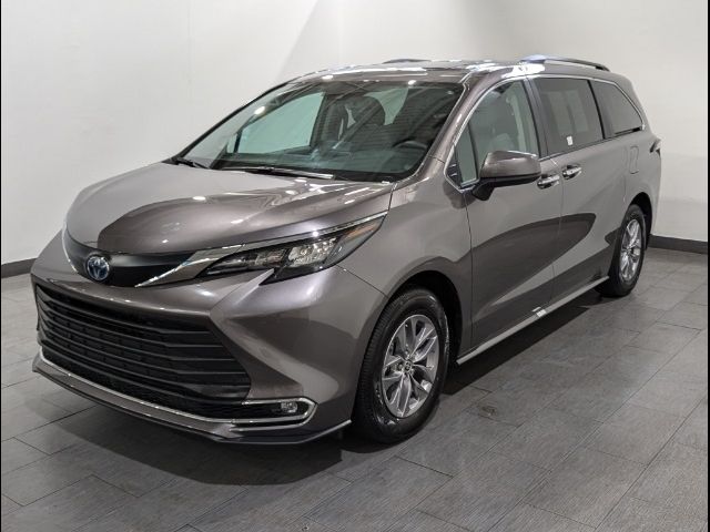 2024 Toyota Sienna XLE