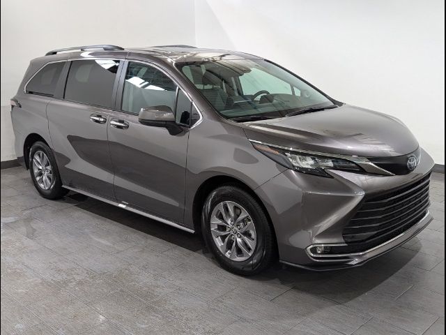 2024 Toyota Sienna XLE