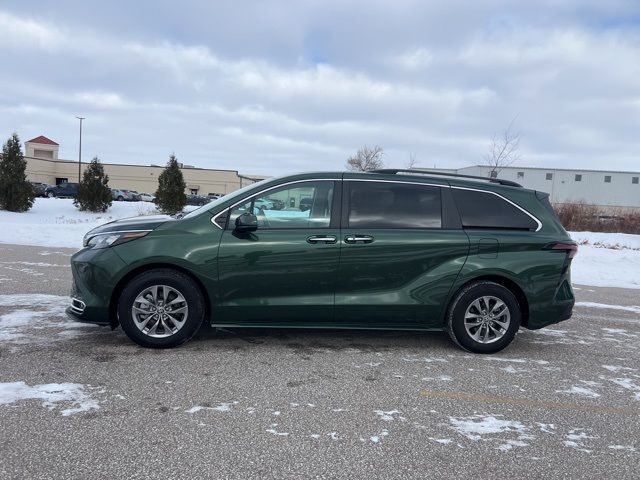 2024 Toyota Sienna XLE