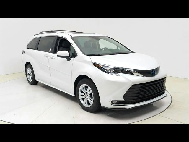 2024 Toyota Sienna XLE