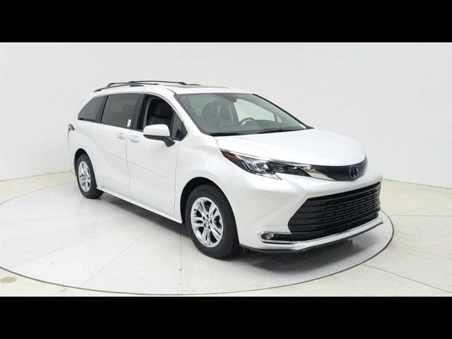 2024 Toyota Sienna XLE