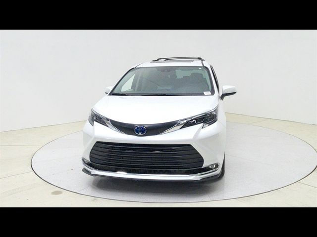 2024 Toyota Sienna XLE