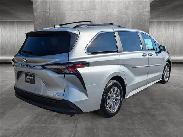 2024 Toyota Sienna XLE