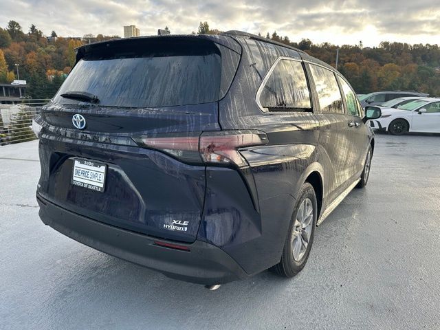 2024 Toyota Sienna XLE