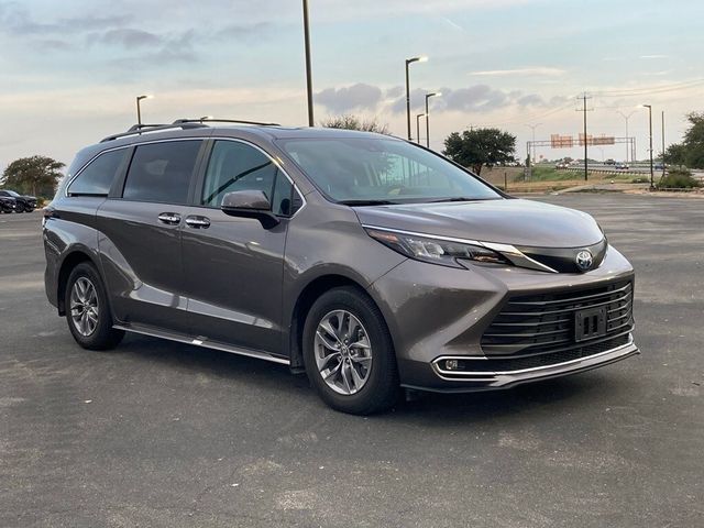 2024 Toyota Sienna XLE