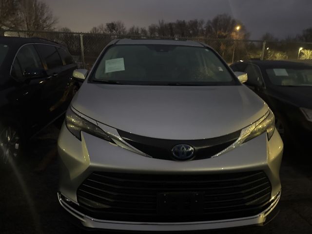 2024 Toyota Sienna XLE