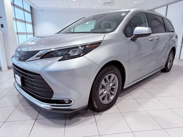 2024 Toyota Sienna XLE