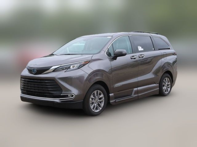 2024 Toyota Sienna XLE