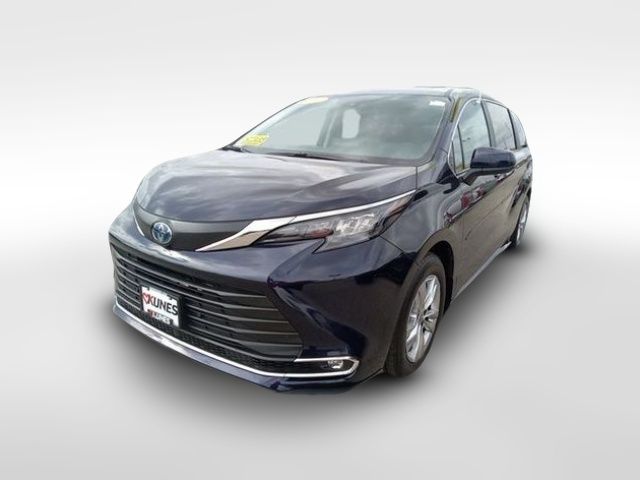 2024 Toyota Sienna XLE