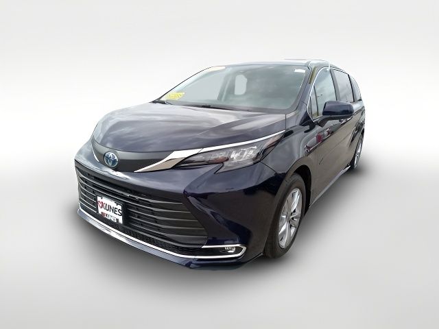 2024 Toyota Sienna XLE