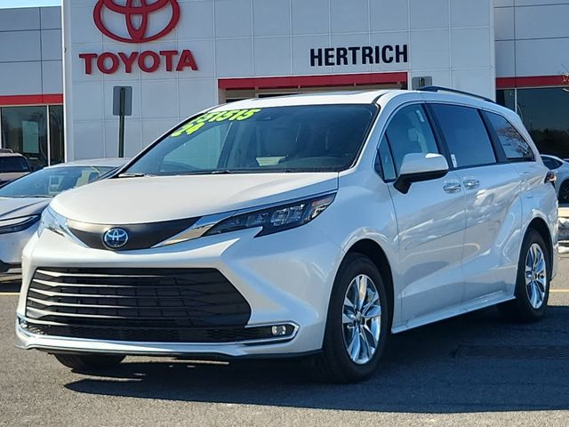 2024 Toyota Sienna XLE