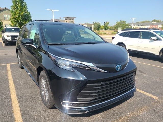 2024 Toyota Sienna XLE