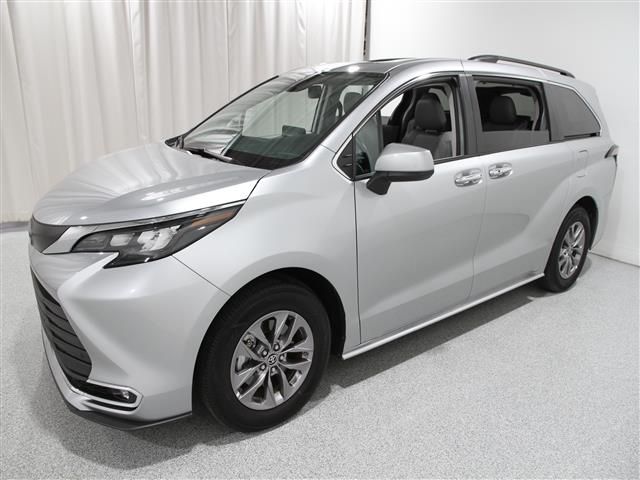 2024 Toyota Sienna XLE