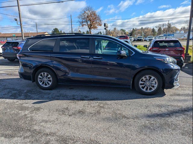 2024 Toyota Sienna XLE