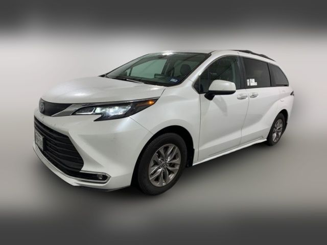 2024 Toyota Sienna XLE