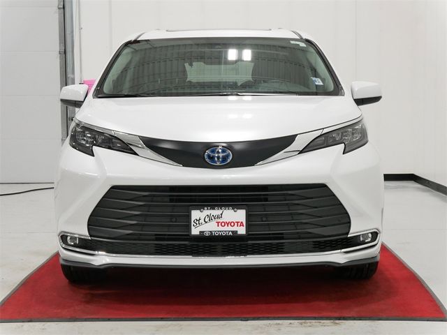 2024 Toyota Sienna XLE