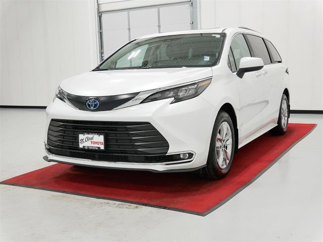 2024 Toyota Sienna XLE