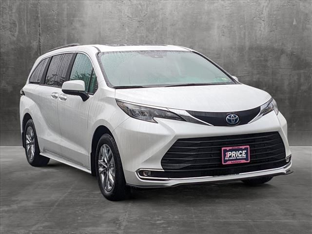 2024 Toyota Sienna XLE