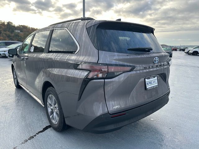 2024 Toyota Sienna XLE