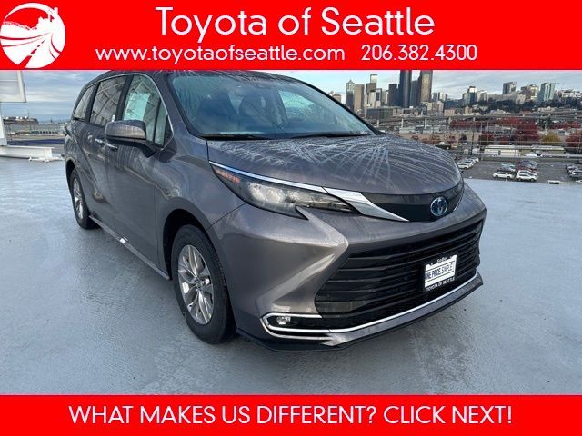 2024 Toyota Sienna XLE