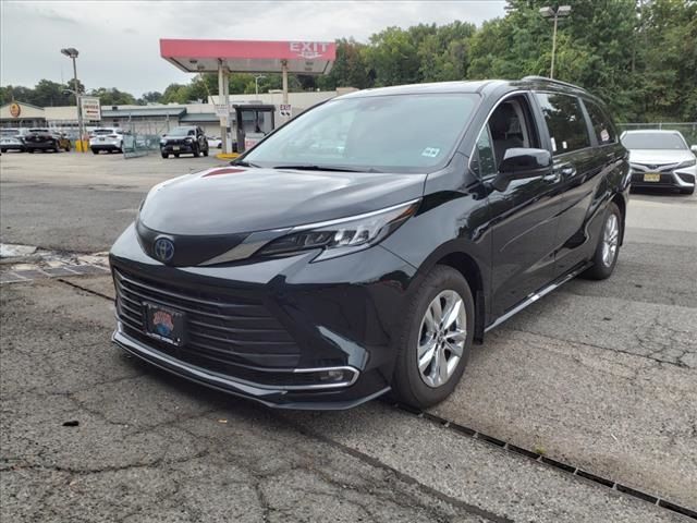 2024 Toyota Sienna XLE