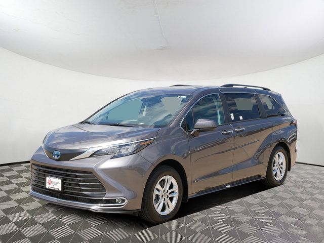 2024 Toyota Sienna XLE