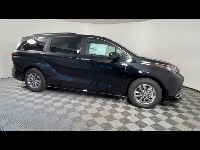 2024 Toyota Sienna XLE