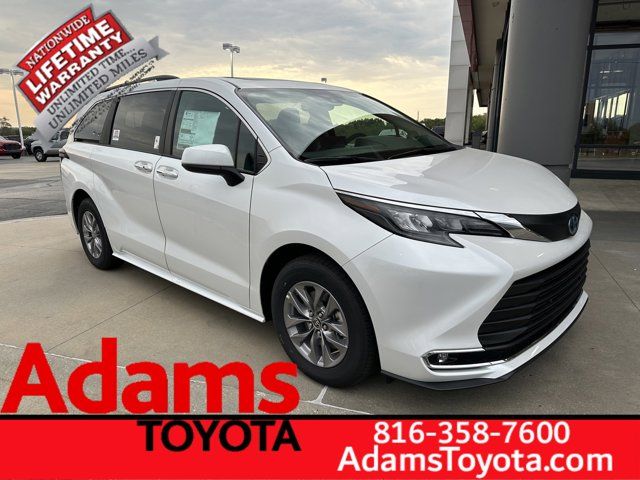 2024 Toyota Sienna XLE