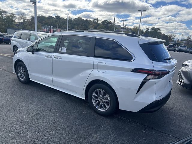 2024 Toyota Sienna XLE