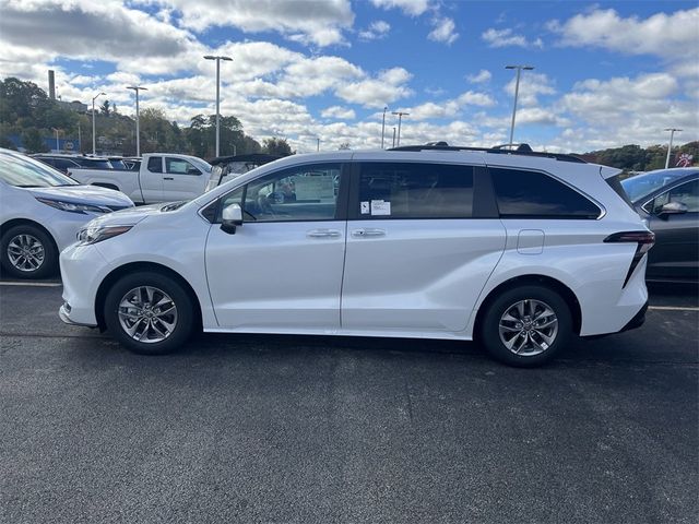 2024 Toyota Sienna XLE