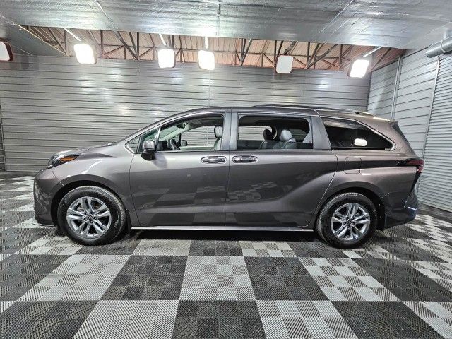 2024 Toyota Sienna XLE