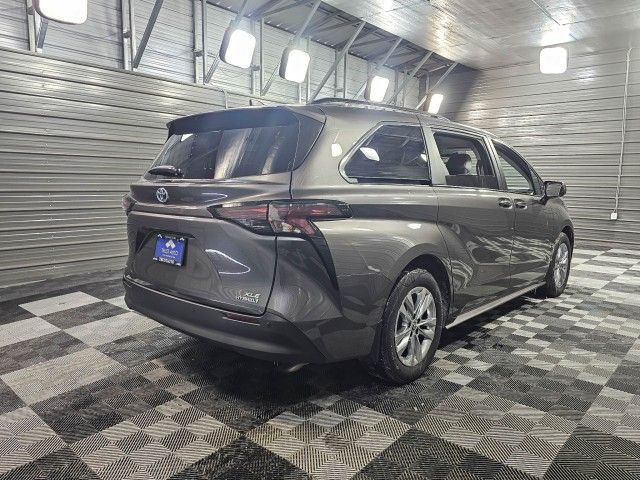 2024 Toyota Sienna XLE