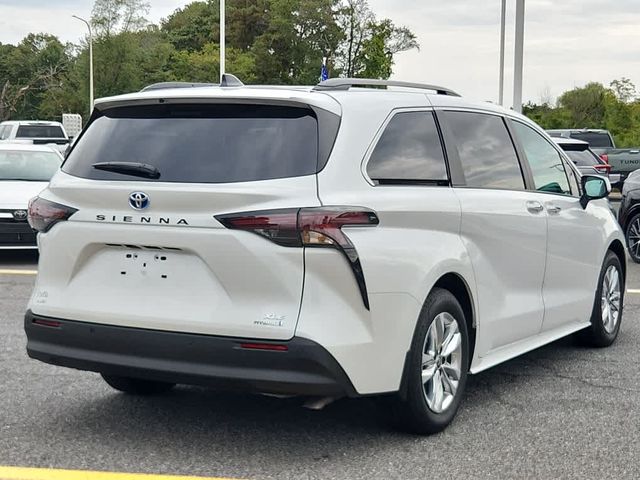 2024 Toyota Sienna XLE