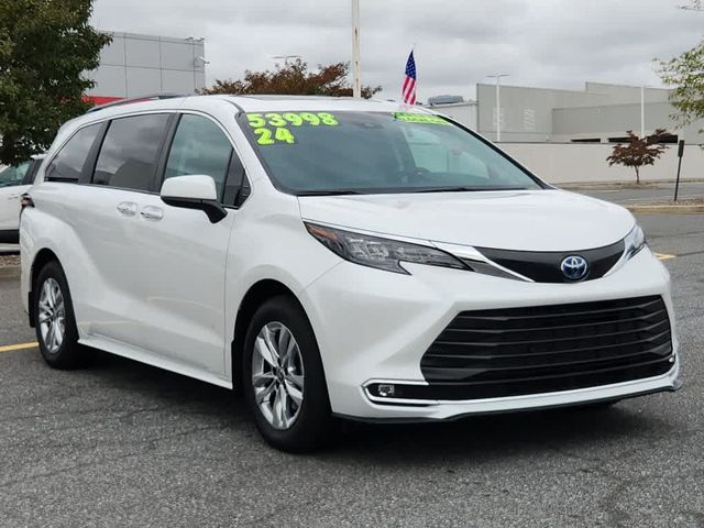 2024 Toyota Sienna XLE