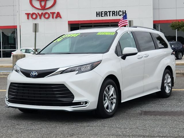 2024 Toyota Sienna XLE