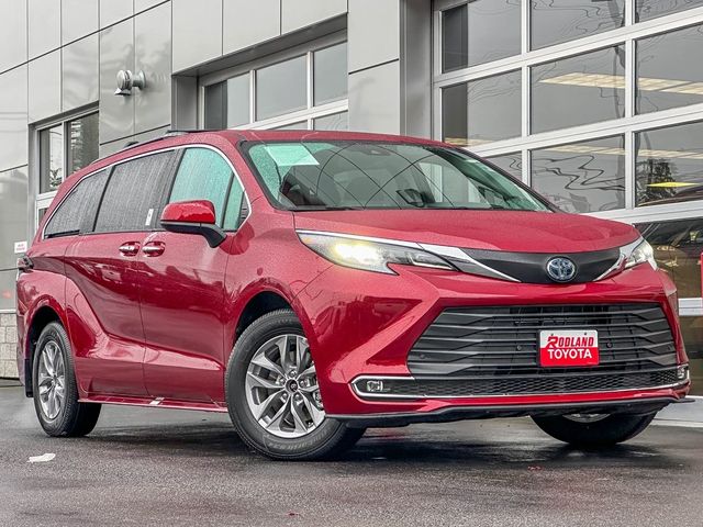 2024 Toyota Sienna XLE