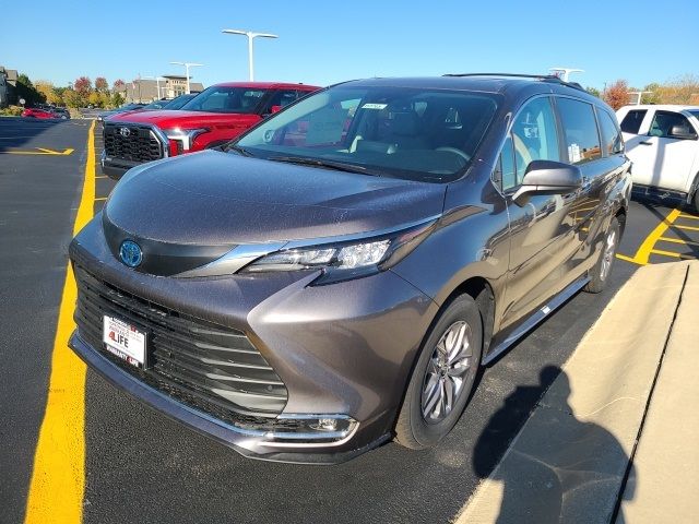 2024 Toyota Sienna XLE